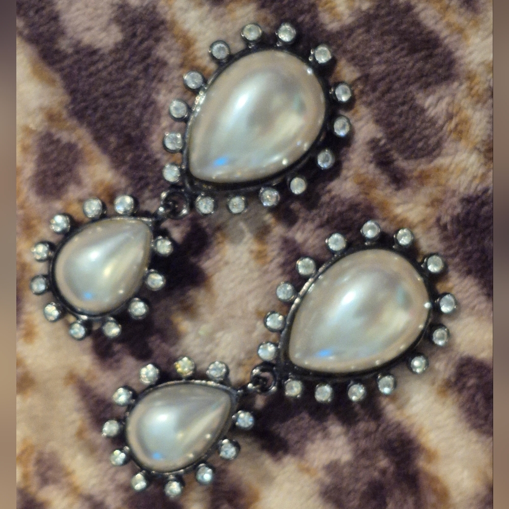 Kenneth Jay Lane Vintage Pearl Drop Earrings Clip… - image 3